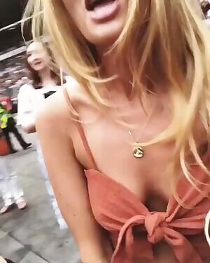 Maisie Williams knows how to grind