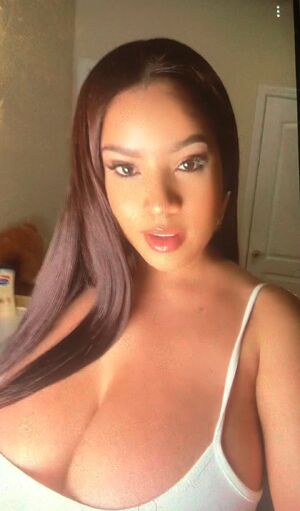Braless Babe Big Tits Boobs Booty