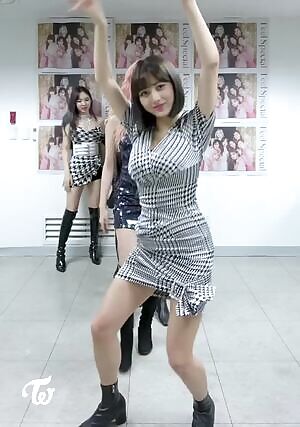 TWICE - Jihyo, Momo & Nayeon