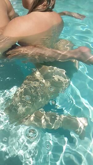 Its always nice to feel so relaxed with another couple. We went from tanning, grilling, and swimming to this. Time to travel more and escape the fall for more 🔥times by the pool.