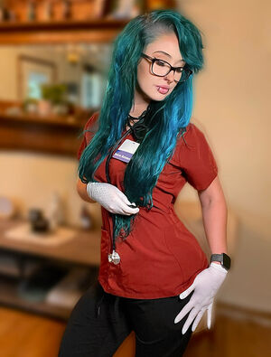 MedFet Alt Amateur Cute Doctor