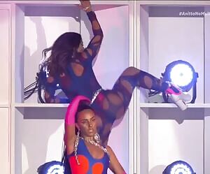 Anitta shaking her ass