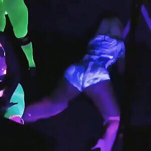 Iggy Azalea twerking like a bitch in heat