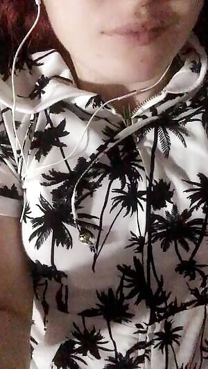 Everybody loves ice cream! Love yourself! You are awesome! Body positivity tw!! 🎉🎉❤️🧡💛💚💙💜💓💗