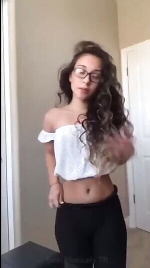 Little tan booty in leggings