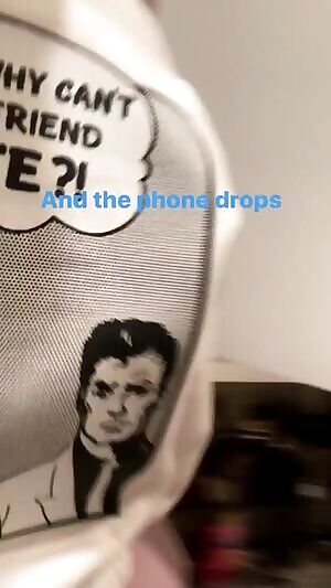 Getting her bootyhole fingered