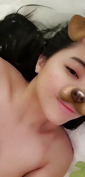 Sweet girl looking to get 'ruff'-ed up 😜