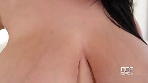 Leanne Crow epic tits