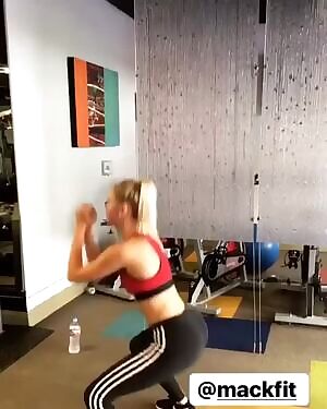 Hot teen growing that booty to make the older men want her more