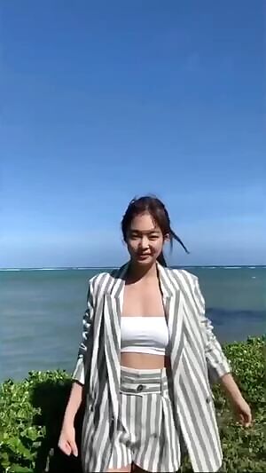 Blackpink - Jennie Jiggling