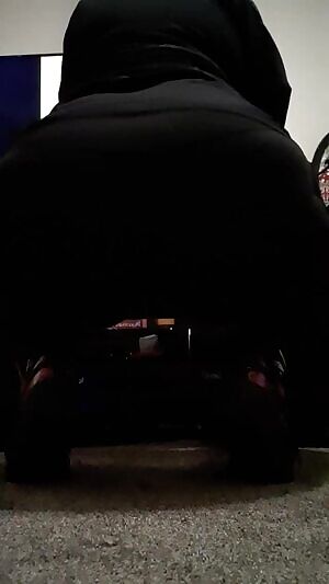 My ass is SO BIG compared to my little hands 😋🖤