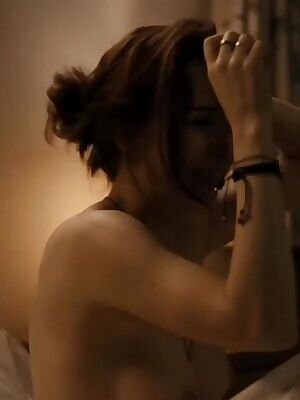 Rachel Brosnahan's jiggling tits