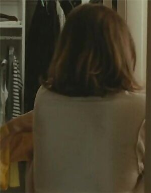 Elizabeth Olsen’s tits are amazing from the side