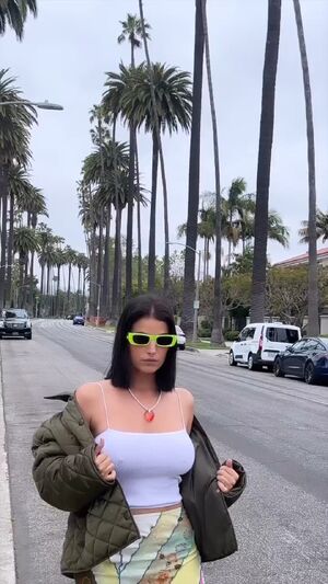 Titty Flexing 19honeysuckle 24/7 Big Tits