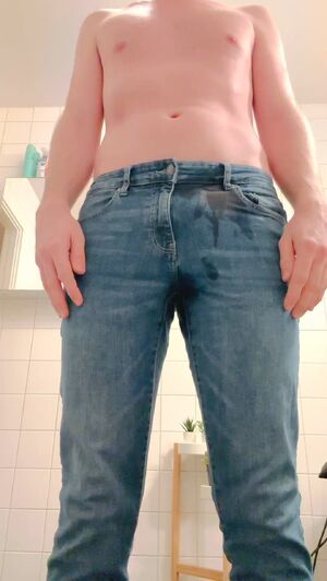 Male Pissing Gay Piss Watersports Wetting