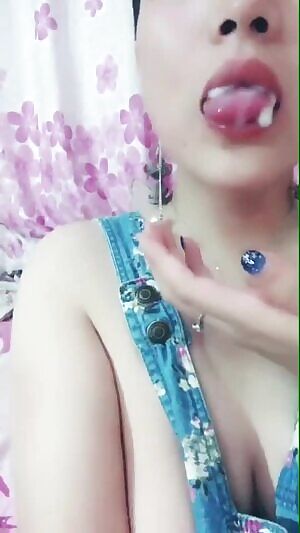 Amateur Chick Playing with Cum