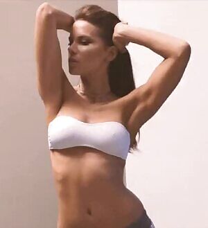 We should worship Kate Beckinsale like the goddess she is