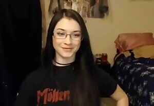 Metal chick reveals an impressive pair