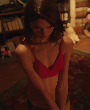 Natalia Dyer would be perfect for a rough pounding