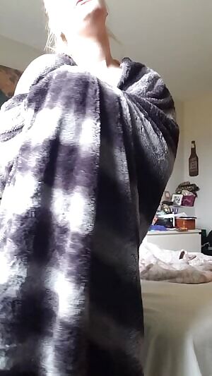 Blanket reveal in the sot morning light 🖤