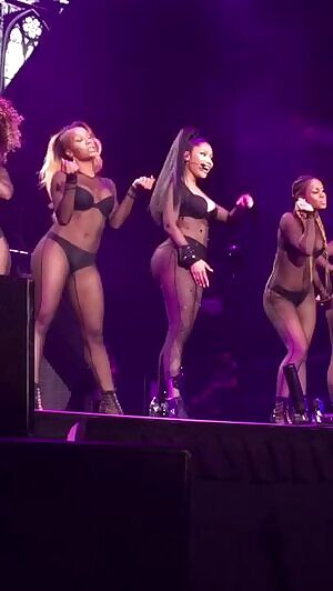 Nicki Minaj getting her ass worshiped by her backup dancer