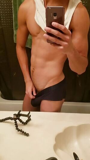 Love when my balls are feeling heavy like this. come weigh them with your tongue 😈