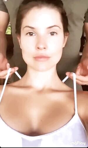 Amanda Cerny Jiggle 👅