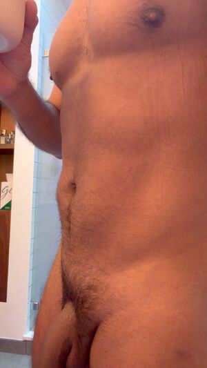 Freeballing Cock Hung