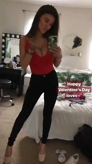 Busty: MiniJello
