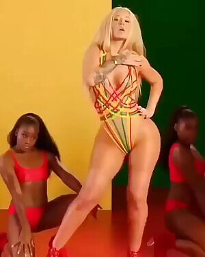 I want to cum all over Iggy Azalea in this video