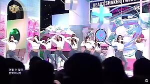 Twice - Jihyo & Mina cute belly buttons