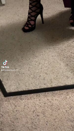 Zelda Cosplays Big Ass Bikini Cosplay