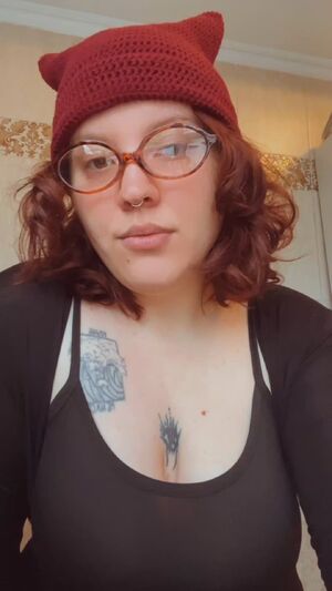 Natural Saggy Tits Amateur Curvy Glasses