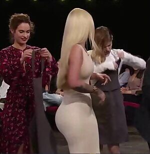Iggy Azalea needs to have her bimbo body gangbanged on a livestream for 12 hours each day