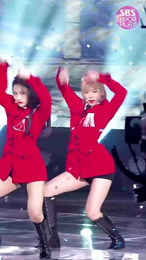 Dreamcatcher Jiu's thick thighs jiggle!