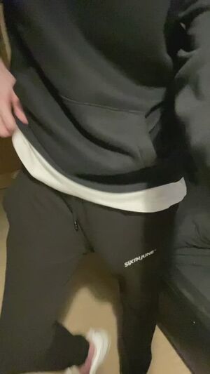Are we going for a date??… Or should we just fuck.. 😈