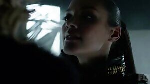 Erin Richards kissing Jessica Lucas