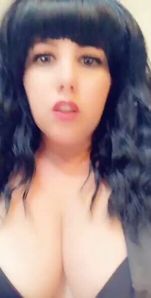 New To Kink? Don’t Be Shy... Mommy Will Guide You With My Experience And Knowledge... EXPECTED? I Will Push Your Limits And Make You Beg For More.