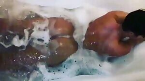 Making it clap in the tub