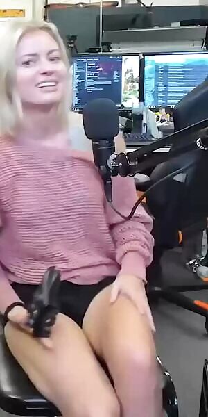 I want to cum all over Elyse Willems' legs and ass. What would you do to her?