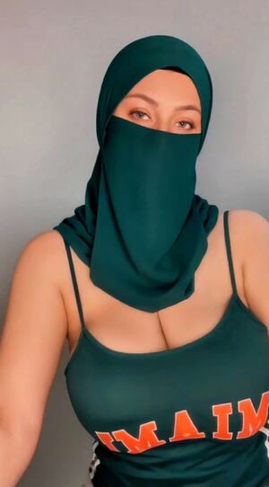 Arab Hotwife Hijab OnlyFans