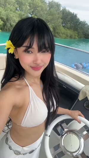 Indonesians 18 Years Old Asian Indonesian