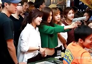 Apink - Naeun Pretending To Be American