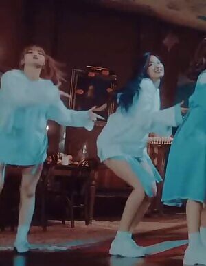 Momo + Tzuyu Intentionally Sexualized Themselves in The Middle of 