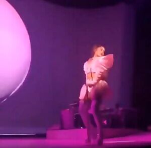 Ariana grande should be blacked don’t you agree?