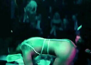 Jennifer Lopez is still hot AF at 50! 🤤