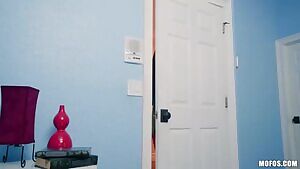 Jaye Summers Surprised By Cock and Wants To Fuck It