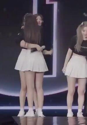Twice Jeongyeon squeezing Nayeon’s butt