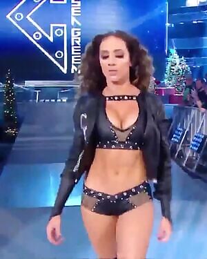 Chelsea looked sooo good on Raw. I’m so hard for her right now