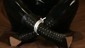 Bound, immobilized and silenced in tight latex